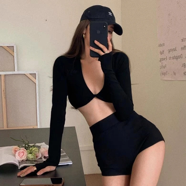 

Sexy Pure Desire Bla Long Sve Swimsuit Women's Sle 2026 New Hot Trending Separate High-End Slimming for Hot Springs