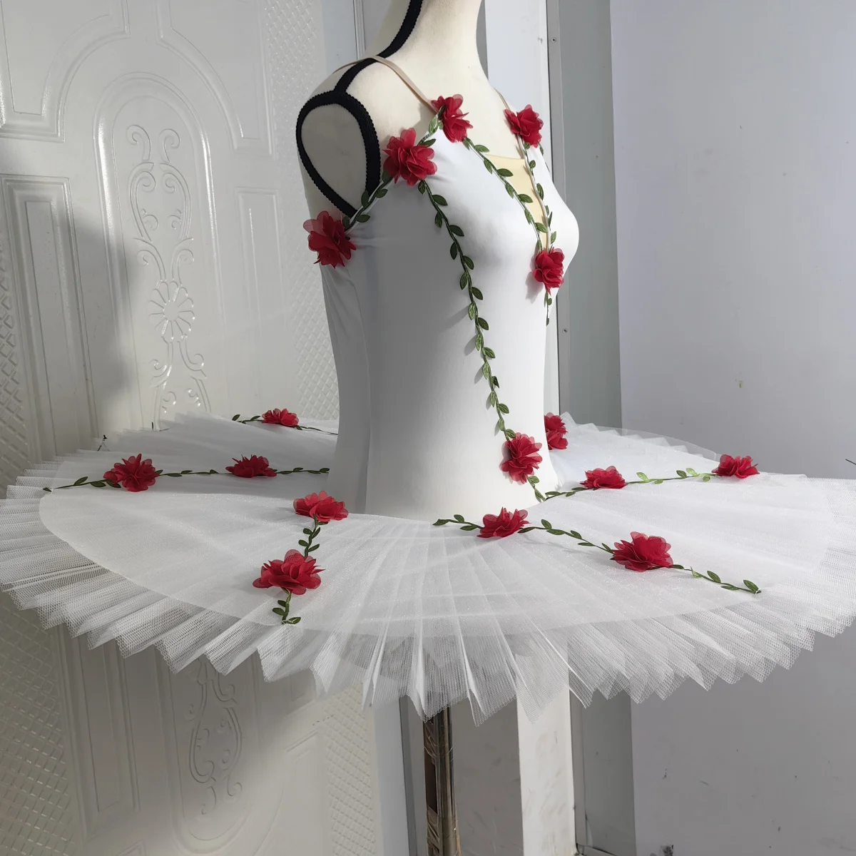 Costumi di gonna tutù di balletto floreale Costumi di performance di cigno bianco Body di costumi di danza per ragazze