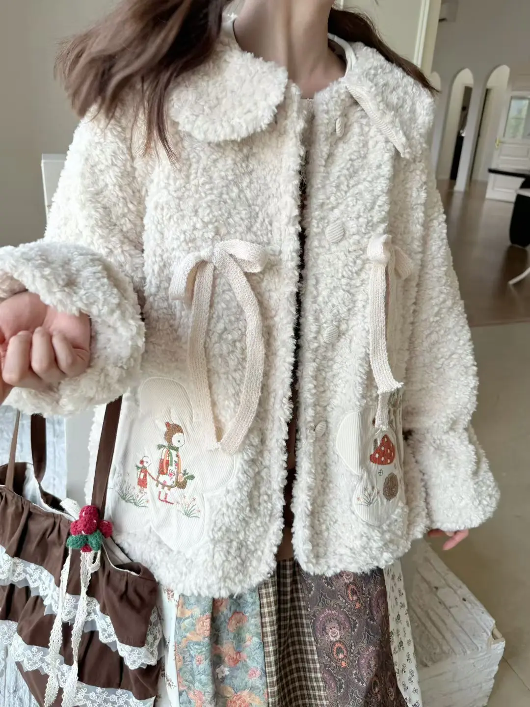 

Японский стиль, ретро, вышитый милый кукольный воротник, узел-бабочка, утолщенный мех ягненка, теплая верхняя одежда, хлопковое пальто