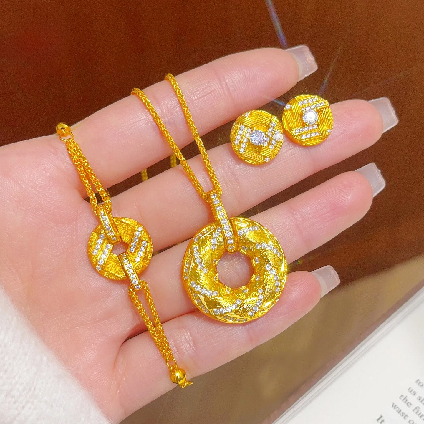 

Модный комплект украшений из 18-каратного золота с точечным узором: ожерелье, серьги, браслет для женщин, подарки на свадьбу, день рождения