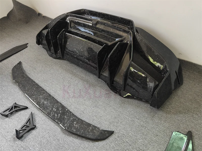 V-نمط ألياف الكربون مزورة نمط المصد الأمامي المصد الخلفي الجانب تنورة المفسد لامبورغيني LP580 LP610 طقم الجسم