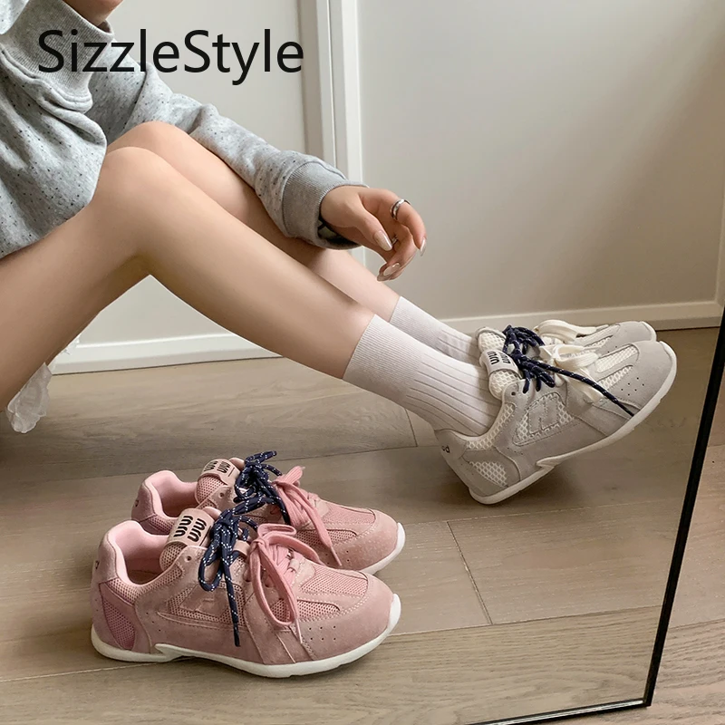 

Стильные и простые лоскутные швы, вышивка крестиком на шнуровке, удобные женские повседневные немецкие кроссовки на плоском каблуке