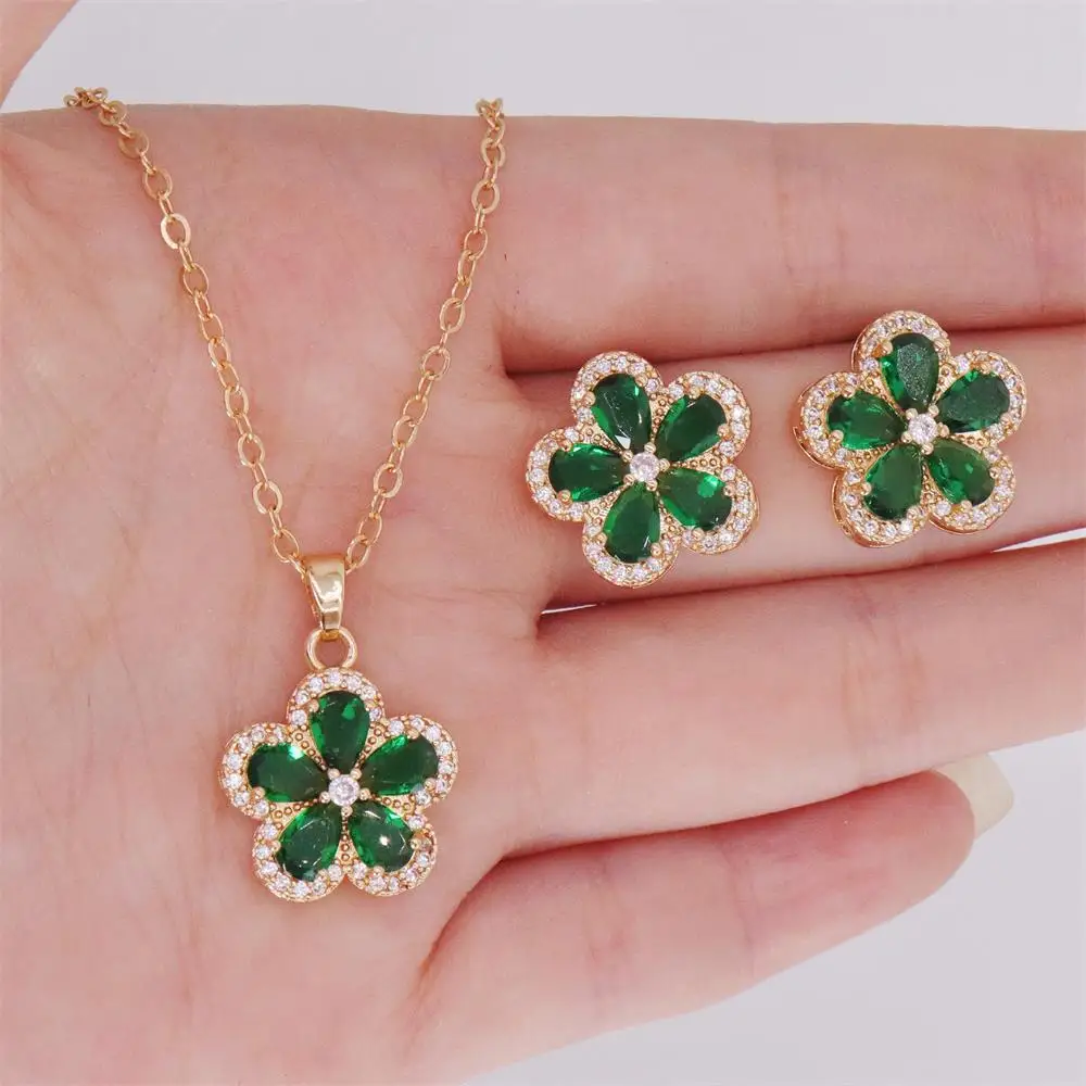 Mode Vrouwen Essentiële Sieraden Set Koper Ingelegde Aaa Zirkoon Plant Vijf Blad Bloem Hanger Ketting Temperament Geschenk Klaver