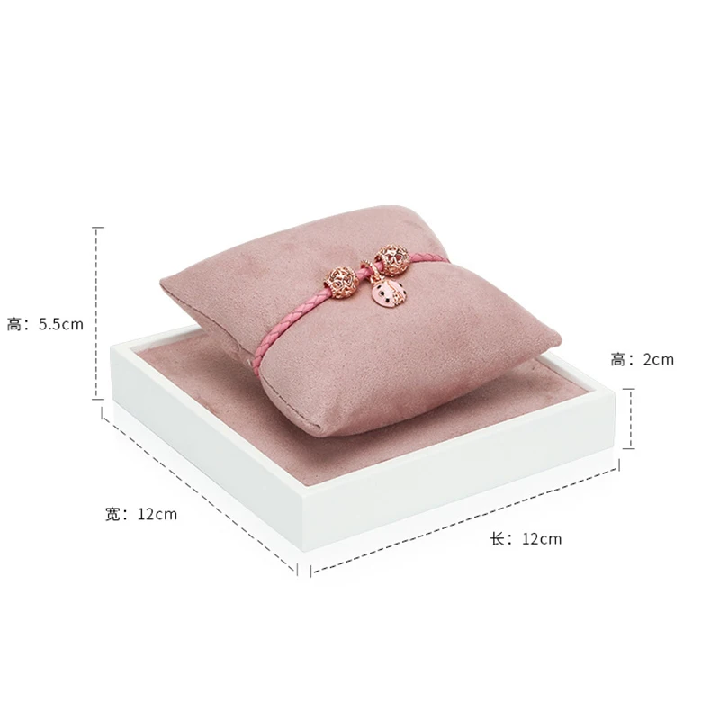 دعائم عرض المجوهرات، والقلائد، والأساور، ورفوف عرض المجوهرات المطلية باللون الوردي، ودعائم التصوير