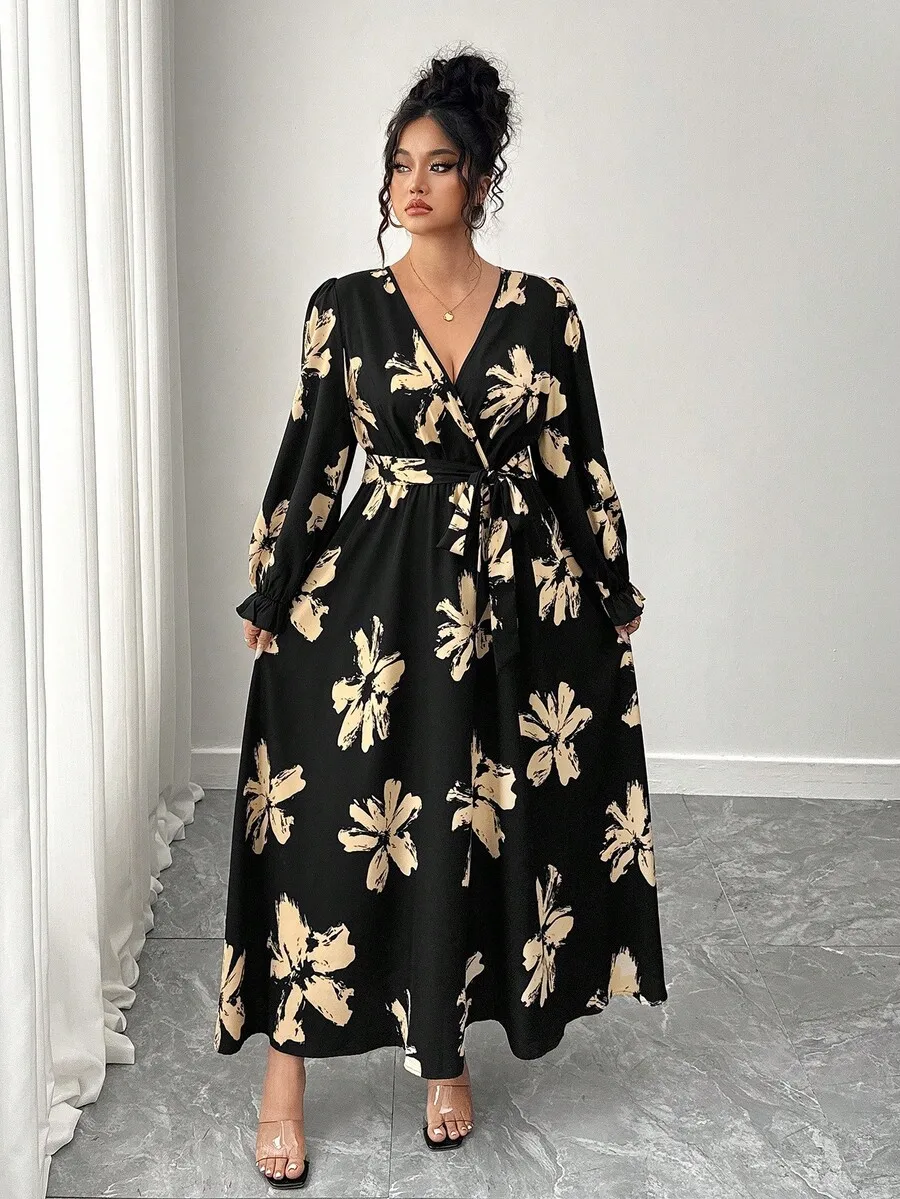 

Черное макси-платье А-силуэта с цветочным принтом, V-образным вырезом, рукавами-фонариками и завязками на талии