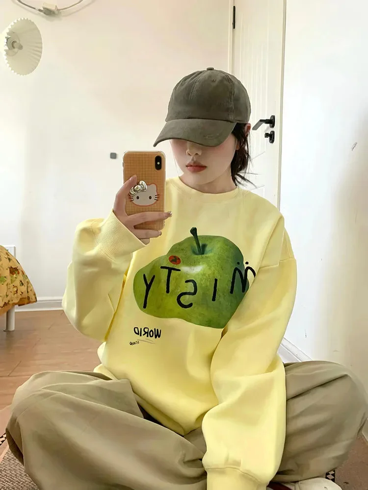 سترة نسائية مطبوعة بالفواكه لخريف وشتاء 2025 سترة هاراجوكو برقبة دائرية سميكة وفضفاضة ملابس خروج فضفاضة غير رسمية حلوة #1