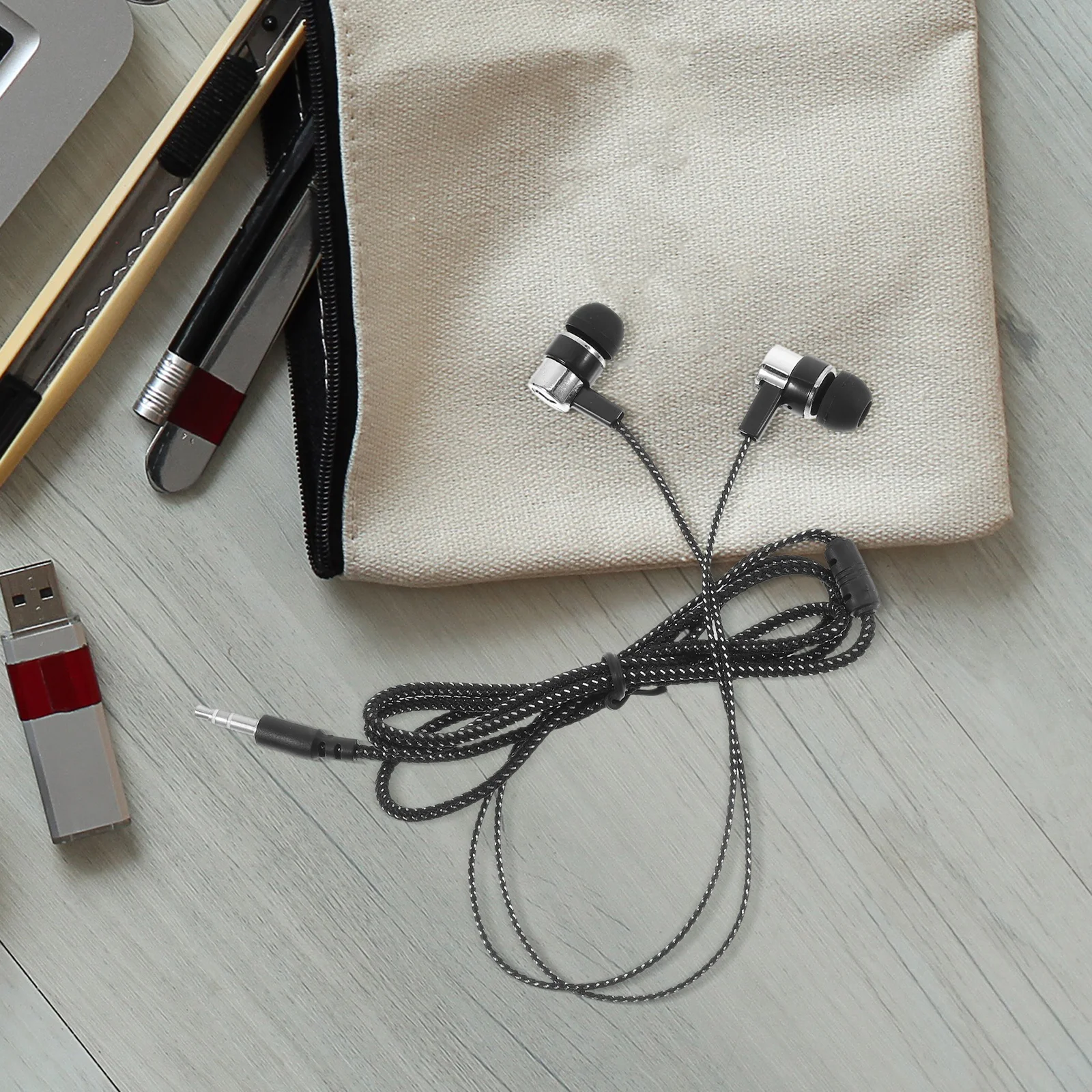 

In-Ear Earphone Heavy Bass 3.5Mm Plug Stereo Sound Noise Cancelling Headset For Gym Running Music Compatible With All