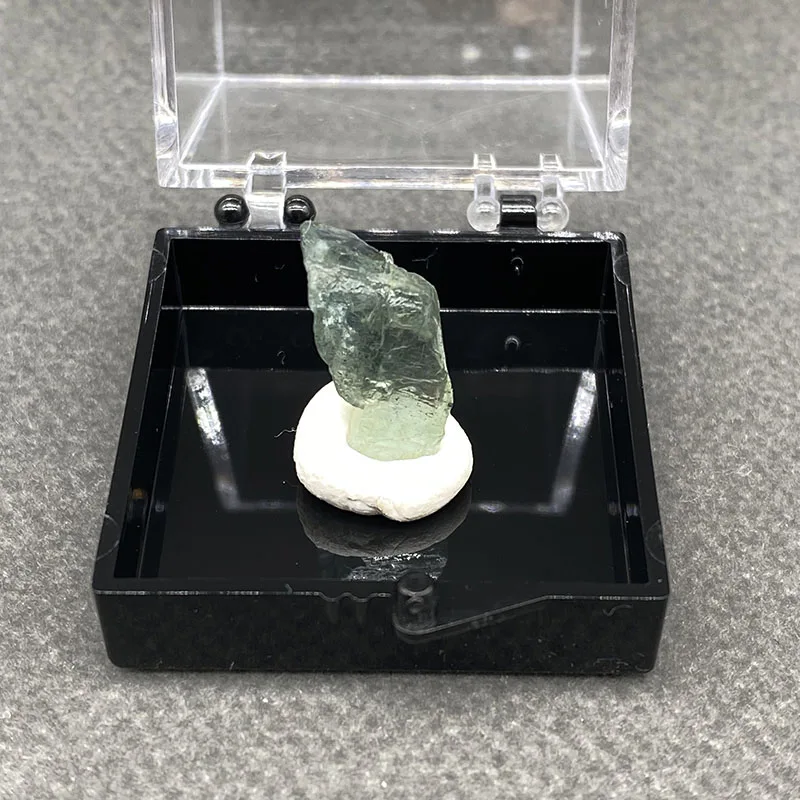 100% Rare Natural Pakistan Aquamarine Mineral Specimens Stones and Crystals Healing Crystal  +Box size：35*35*35 mm