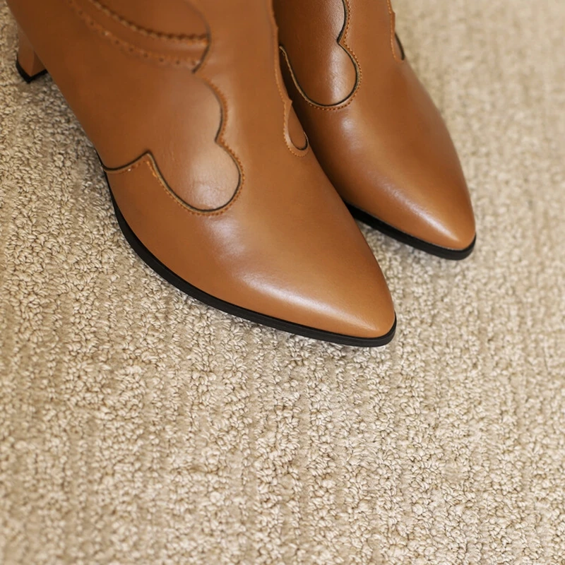 

Girseaby Vintage 2026 Весенне-осенние ботильоны с острым носком 6,5 см Маленький каблук с заклепками Размер 47 48 US16 US17 Студенческая белая вечеринка