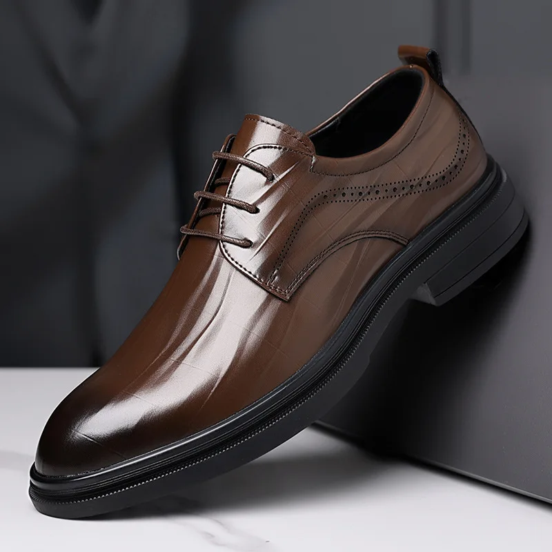 

2025 Autumn New Designer Dress Shoes for Men Solid Color Fashion Casual Leather Shoes Male Korean Style Suit Groom Wedding Shoe