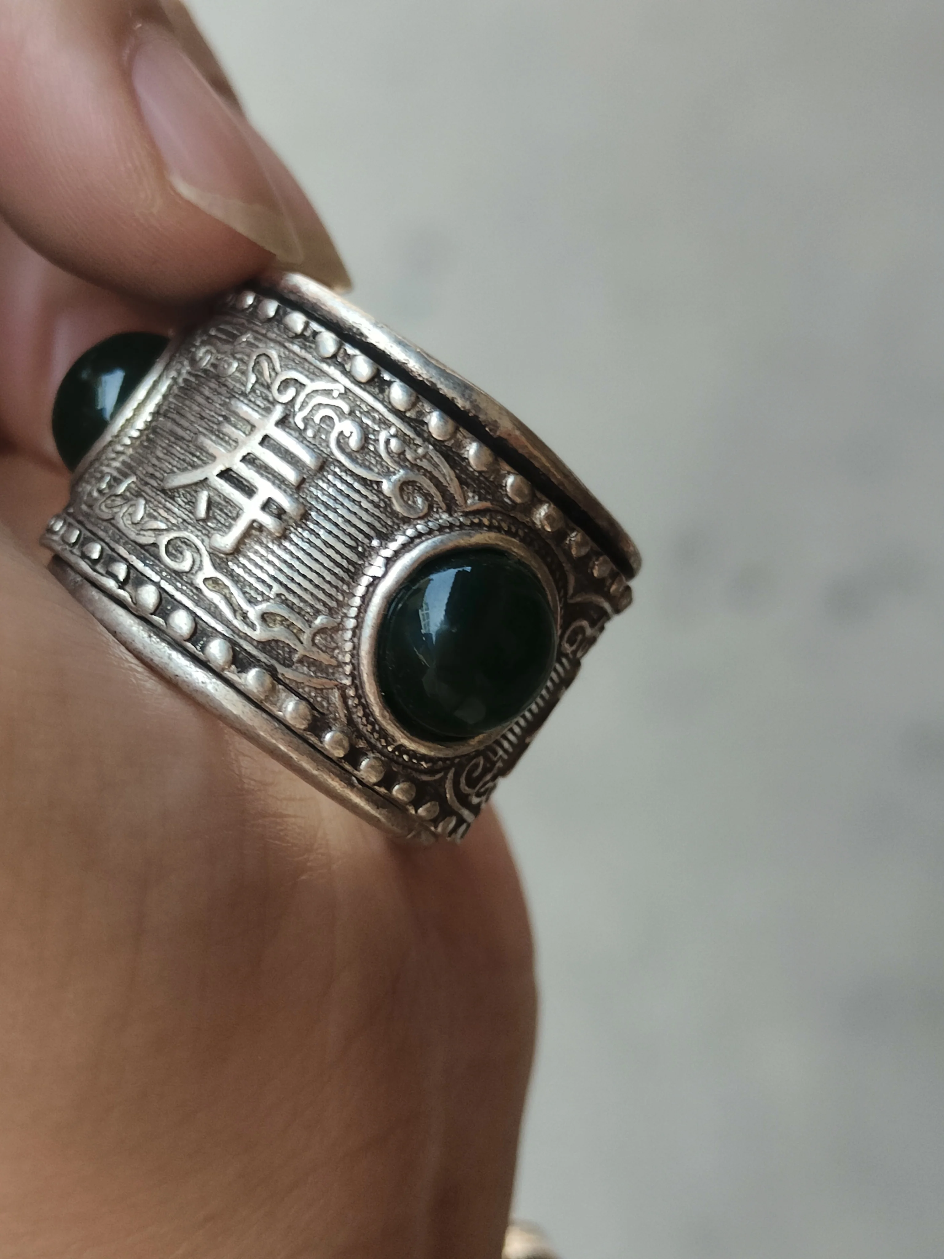 China Tibetan Silver Ethnic Style Retro Fushou Mosaic Transshipment Finger Decoration