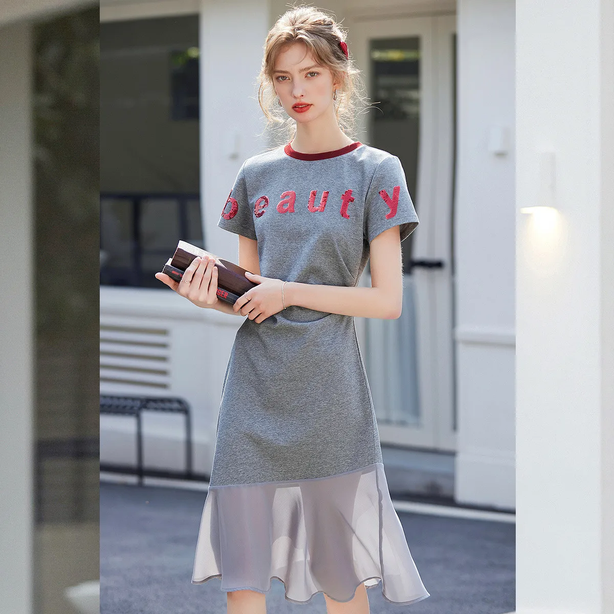 LOUIS YAO 2025 Summer Spliced Mermaid Skirt Round-neck Short-sleeved Dress with Sequin Letter Design
