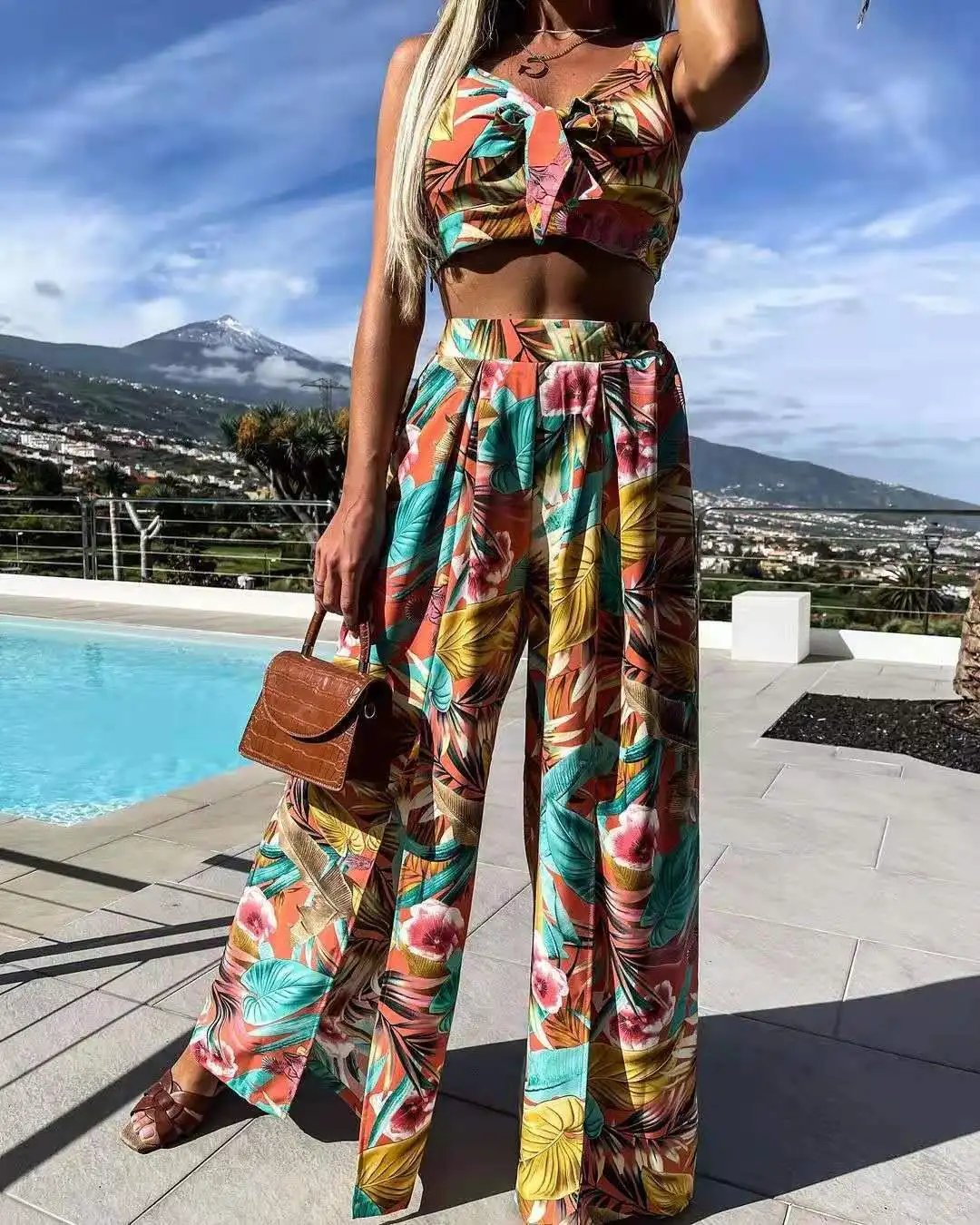 

Women's Spring/Summer Tropical Print Two-Piece Set Crop Top and Wide-Leg Pants Vibrant Pick for Vacation Outings