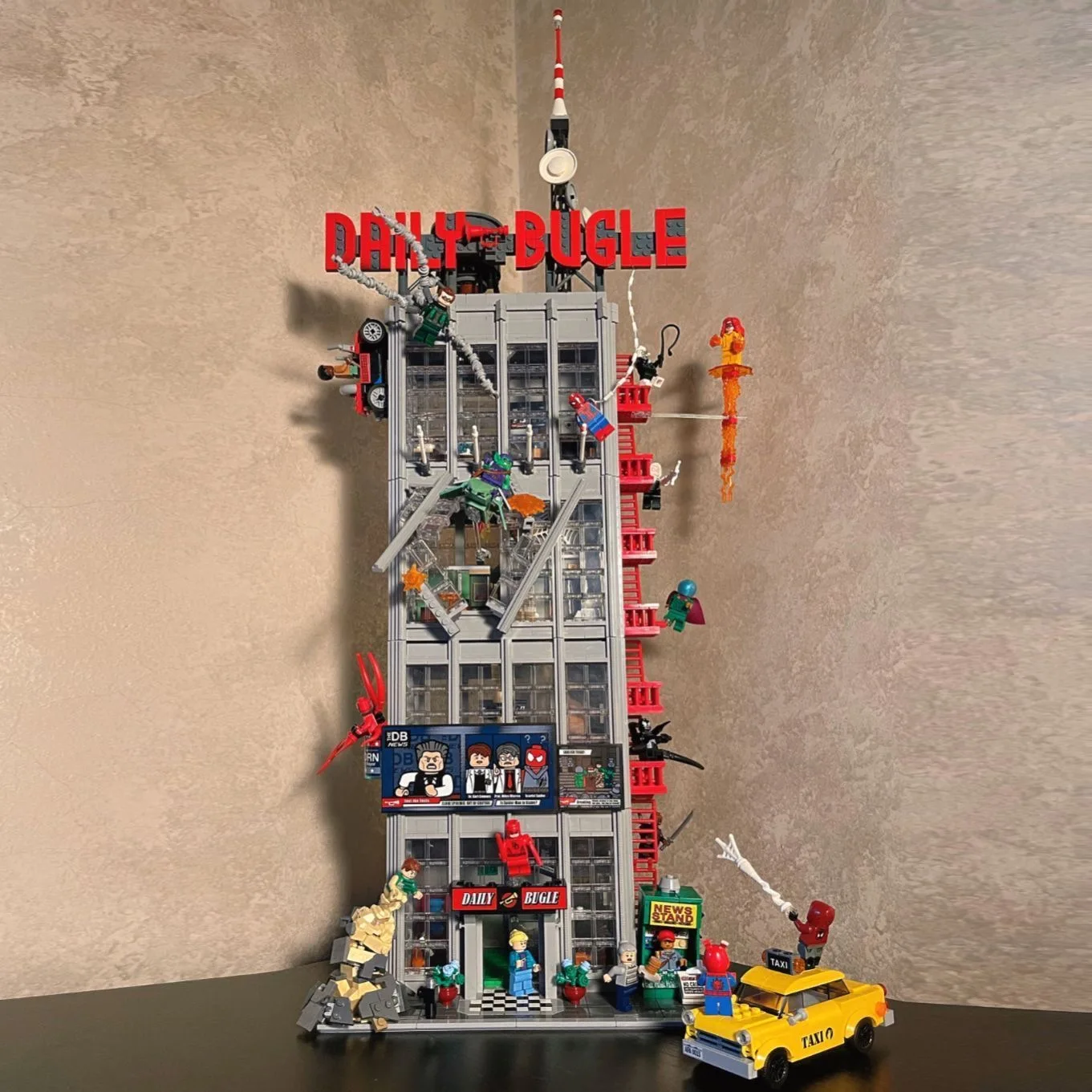 

Новый конструктор «Лига Справедливости: Штаб-квартира Daily Planet в Метрополисе» (мега-здание), модель для сборки, подарок для мальчиков 76178