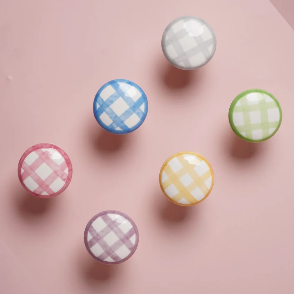 

Brass & Ceramic Hand-Painted Checkered Pull Handle - Vintage Style for Wardrobes/Cabinets/Drawers, 6 Colors, Anti-Oxidation Coa