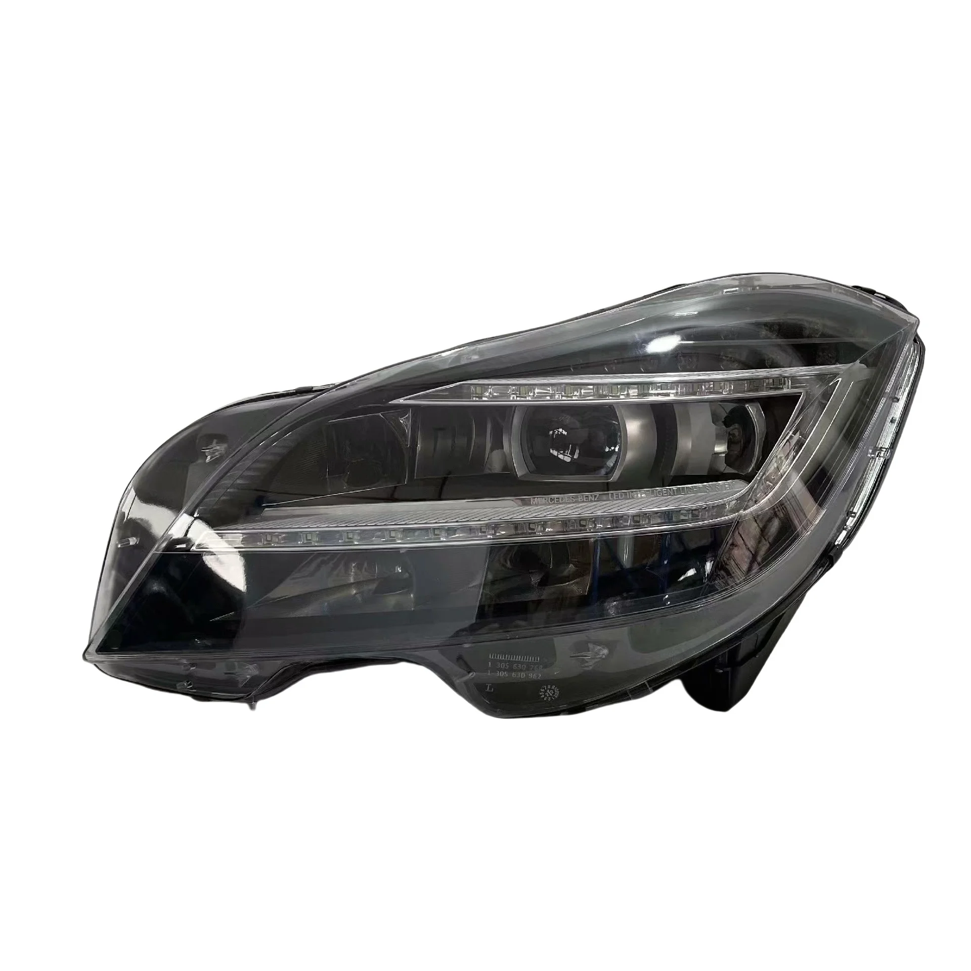 

1 шт. для фар Mercedes-Benz W218 2015-2018 CLS, светодиодная фара A2188204761, A2188204861, версия для ЕС, 3-модульная версия