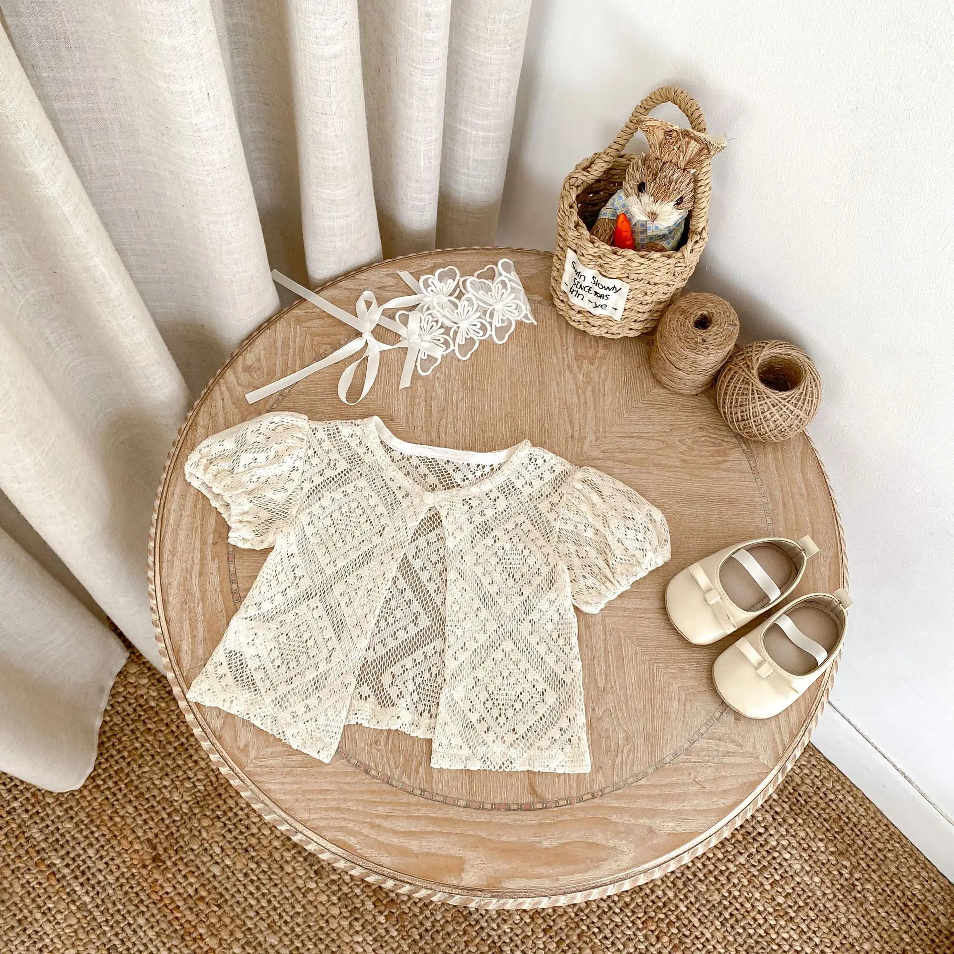 ملابس أطفال صيفية جديدة لعمر 0-3 سنوات، سترة صغيرة متطابقة تمامًا مع الفقاعات المجوفة بأكمام قصيرة للفتيات