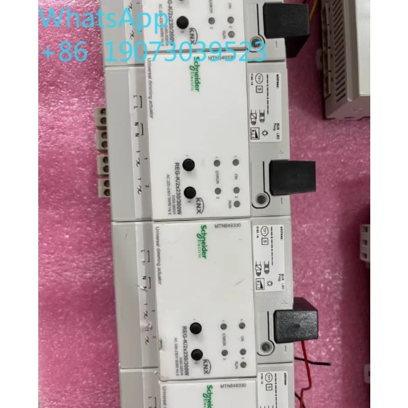 KNX intelligent lighting dimming module, physical picture,  a batch of original cabinets disassembled