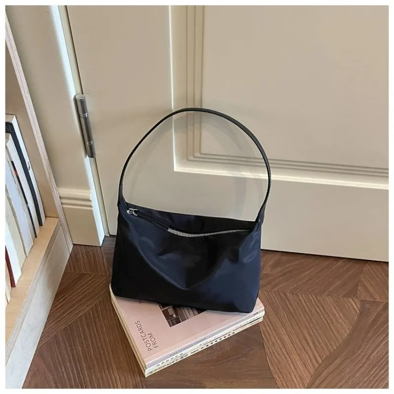 CEEKAY Damen-Umhängetasche, Rot, Nylon, Leichtgewicht, Handtasche mit Reißverschluss, für den täglichen Pendelverkehr, lässig, minimalistisch – Detail 13