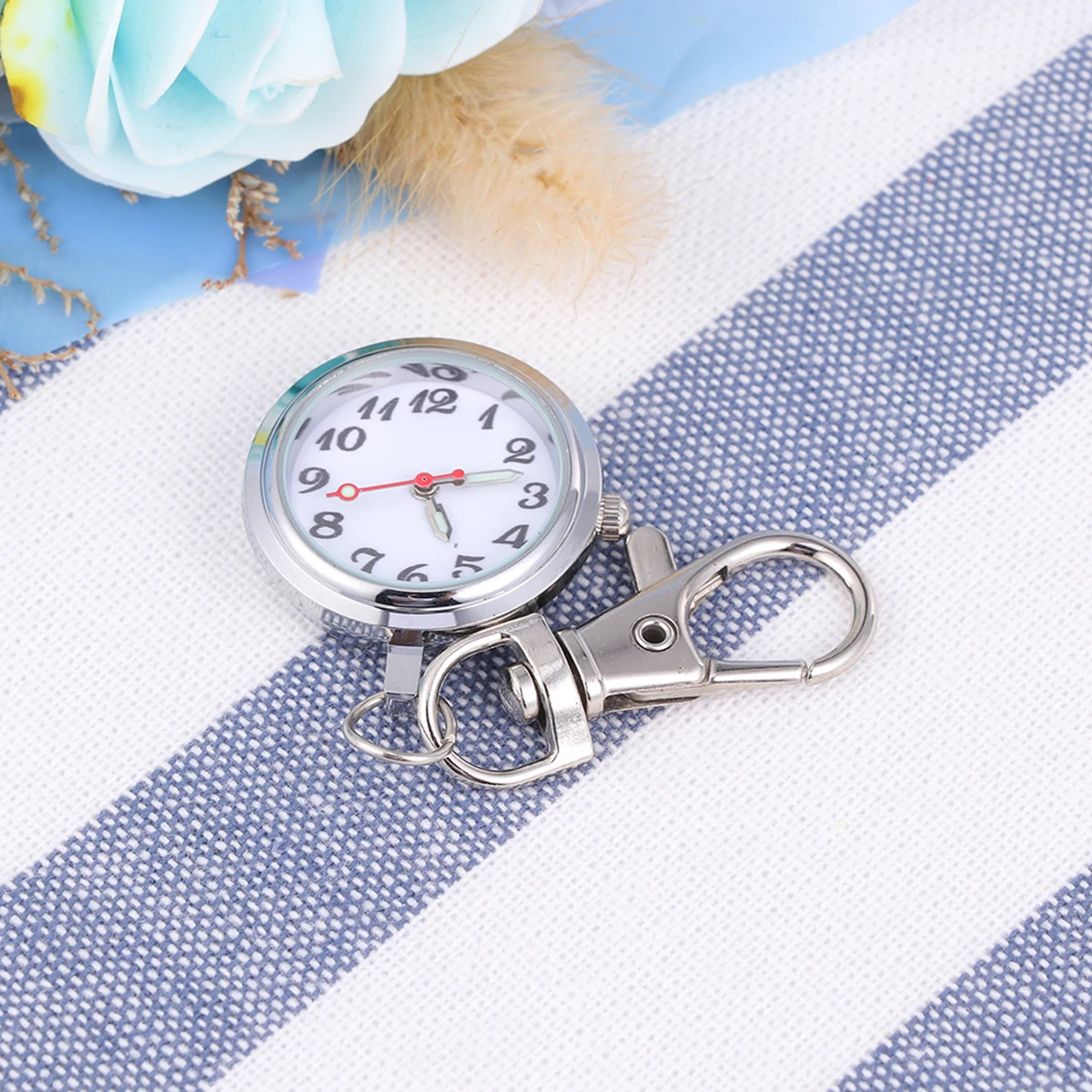 ساعة جيب كبيرة الحجم بسلسلة مفاتيح كوارتز ساعة يد مضيئة تصميم دائري كبير سهل القراءة وجه للرجال والنساء فكرة هدية