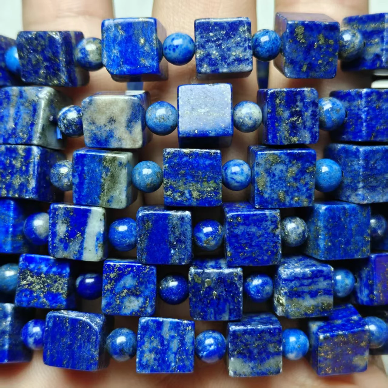 Xingyu Natürliche Lapislazuli Facettierte Würfel- und Quadratperlen mit Glatter Rundung für Schmuckherstellung Armband Geschenk Mysteriöser Edelstein – Detail 7