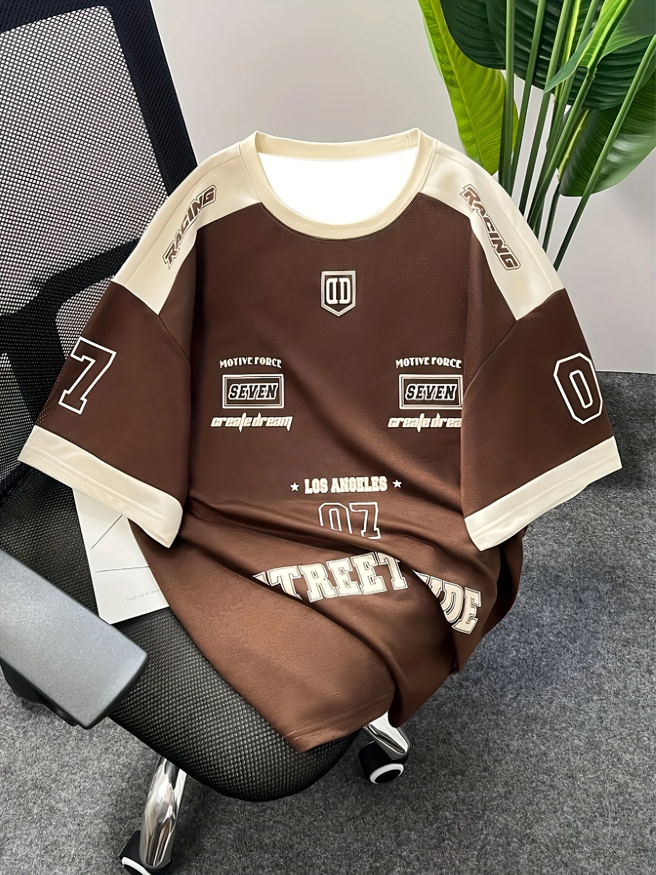 The 2025 summer new men's T-shirt is a casual fashionable sporty breathable soft and comfortable 3D digital print