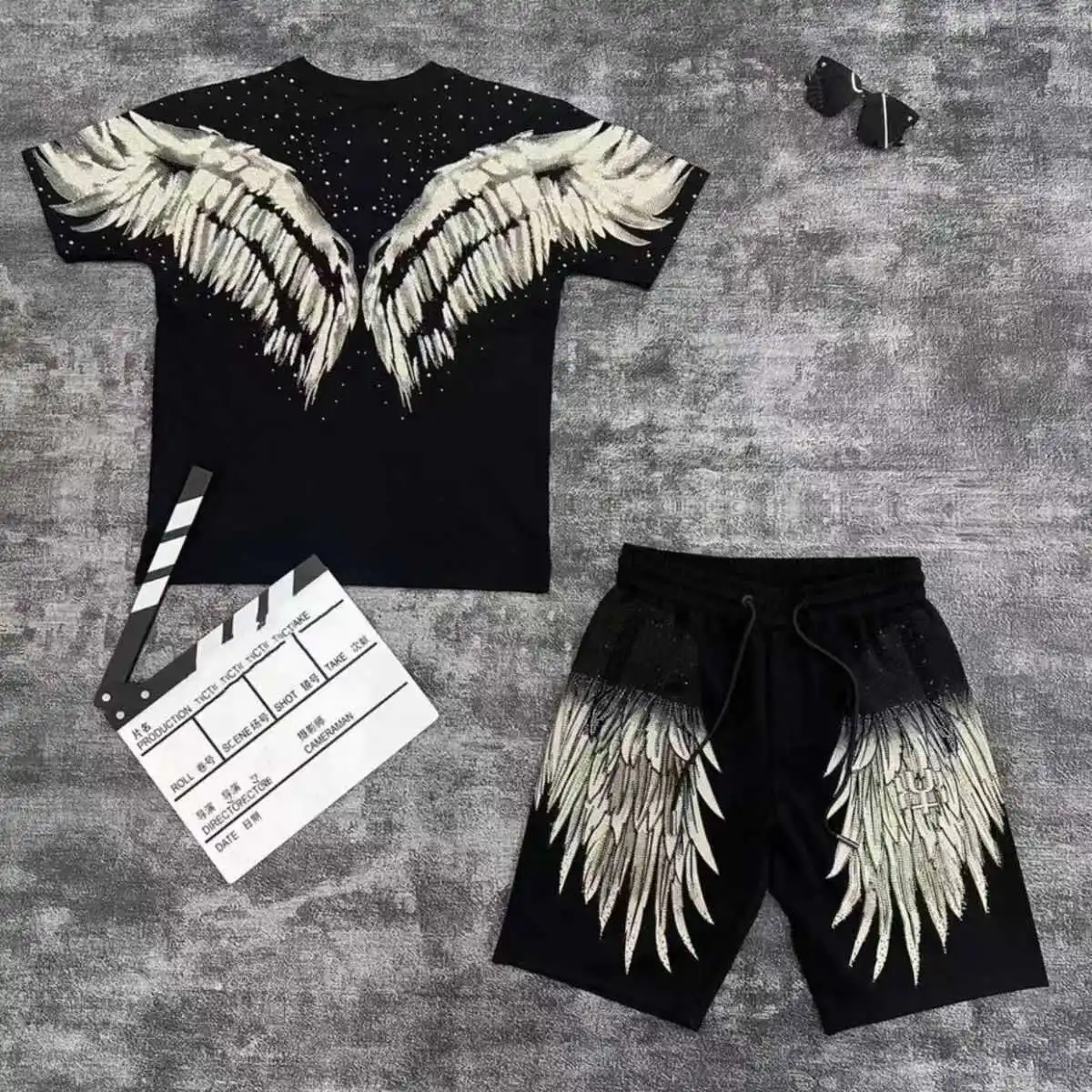 

Летний новый мужской комплект: футболка с принтом «крылья» и шорты, повседневный, модный, индивидуальный стиль, молодежный размер