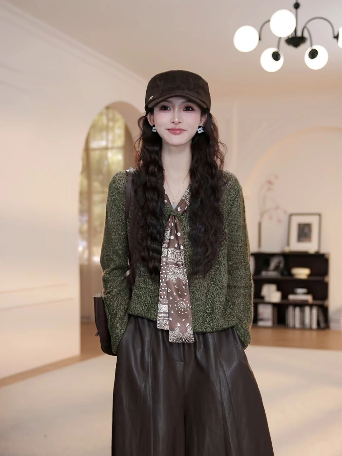 

Свободный пуловер с V-образным вырезом для женщин: повседневный, комфортный, мягкий, хлопковый, с длинными рукавами, однотонный, вязаный, для осени