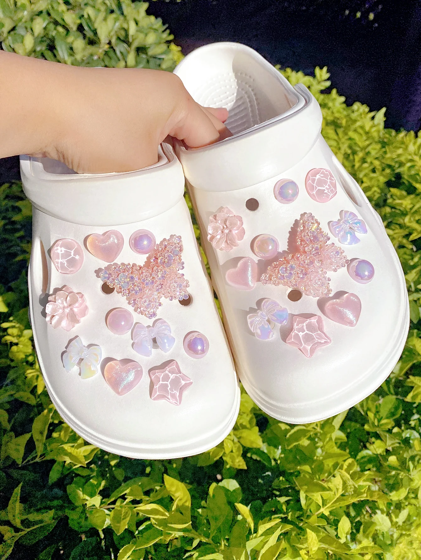 

22 штуки розовых цветочных бабочек, круглая рябь воды, пятиконечные звезды, тонкие мигающие сердечки, банты, пряжка для обуви из АБС-пластика с жемчугом