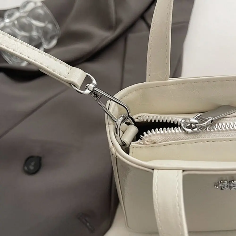 

Модная сумка через плечо из искусственной кожи с подвеской-брелоком Love, шикарная маленькая квадратная сумка, универсальные сумки высокого качества для женщин