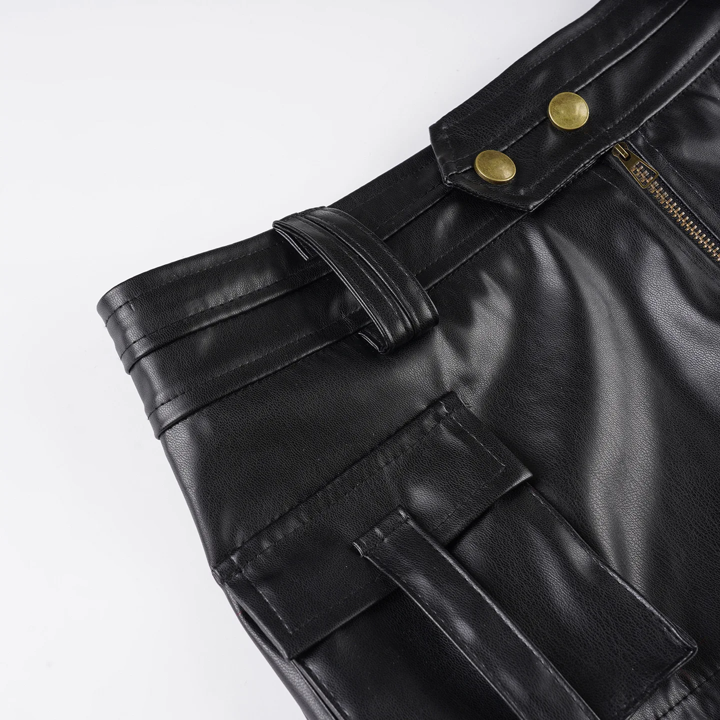 2025, herbst Neue Einfarbig PU Leder Shorts Schwarz Hohe Taille Zipper Tasche Design Gefühl Engen Super Shorts Frauen