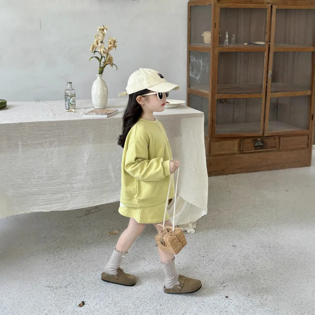 

2025 Korean girls' spring clothing new children's casual hoodie set short skirt simple sports two-piece set
