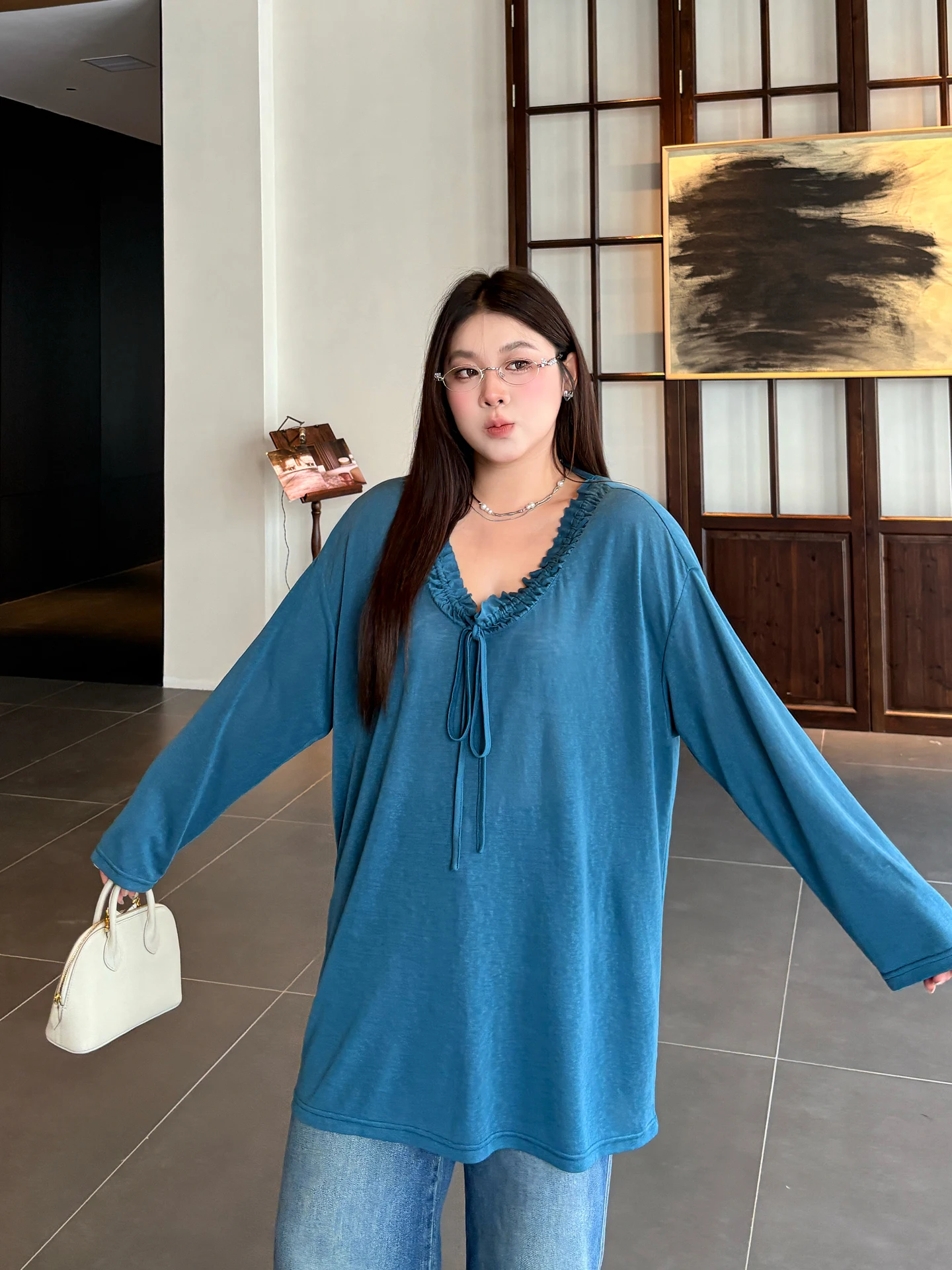 

Свободная длинная све V-Ne Dstring Base irt для женщин больших размеров, осенняя новая повседневная удобная свободная футболка