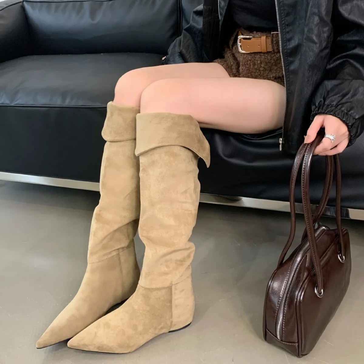 Pointed Flat Bottomed Boots with Suede That Can Be Folded Back High Heeled Boot with A Flat Heel That Crosses The Knee Long Boot