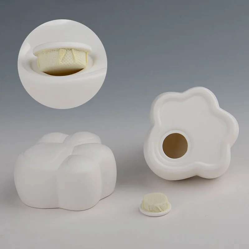 Creative Pet Cremation Urn, Dog Cat Paw Print Shaped, Ceramic Material, Sealed Jar, Pet Ashes Storage Box, Simple White, 320ml