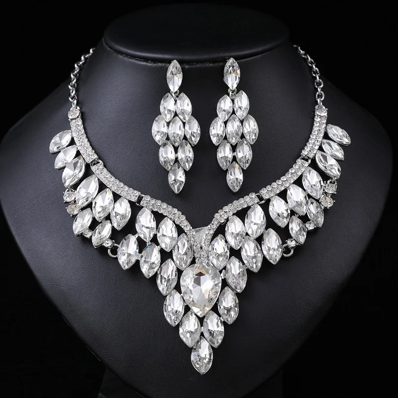 

2025 New Exaggerated Vintage Necklace Earring Set Women's Crystal Set Suitable For Bridal Banquet Dress Accessories Party Gifts