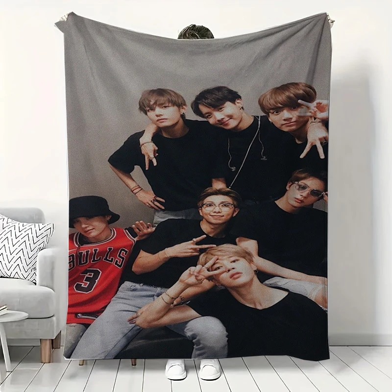 Куленепробиваемое одеяло для мальчиков MINISO BTS. Подходит для детей/взрослых/пар, дома/кемпинга, фланелевое одеяло мягкое и удобное. Куленепробиваемое одеяло для мальчиков MINISO BTS. Подходит для детей/взрослых/пар, дома/кемпинга, фланелевое одеяло мягкое и удобное.