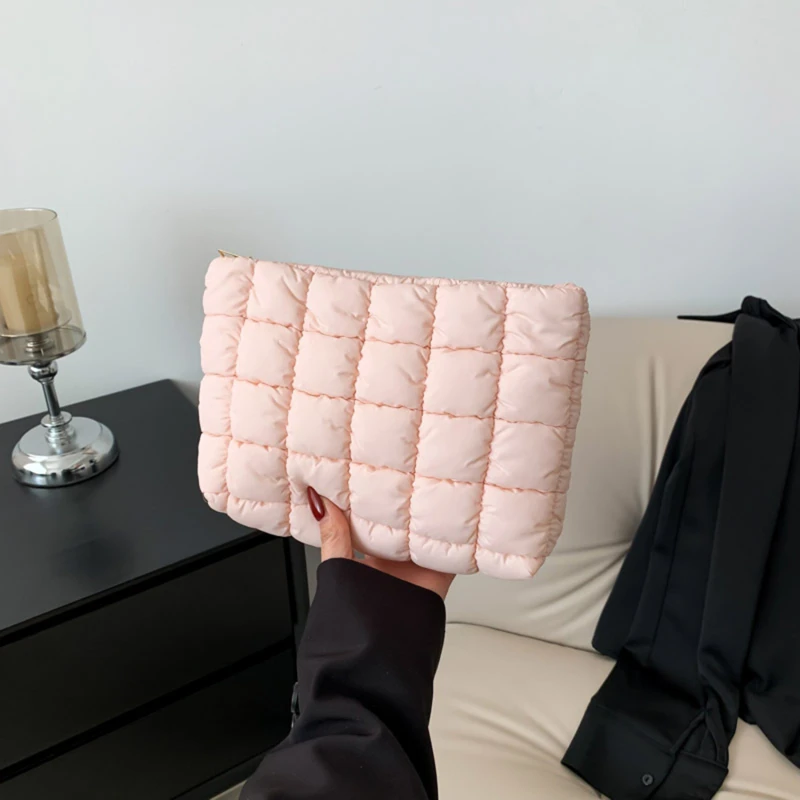 Women Makeup Pouch Padded Quilted Makeup Storage Bag Puffer Makeup Bag Large Cosmetic Organizer Bag Clutch Handbag Beauty Case