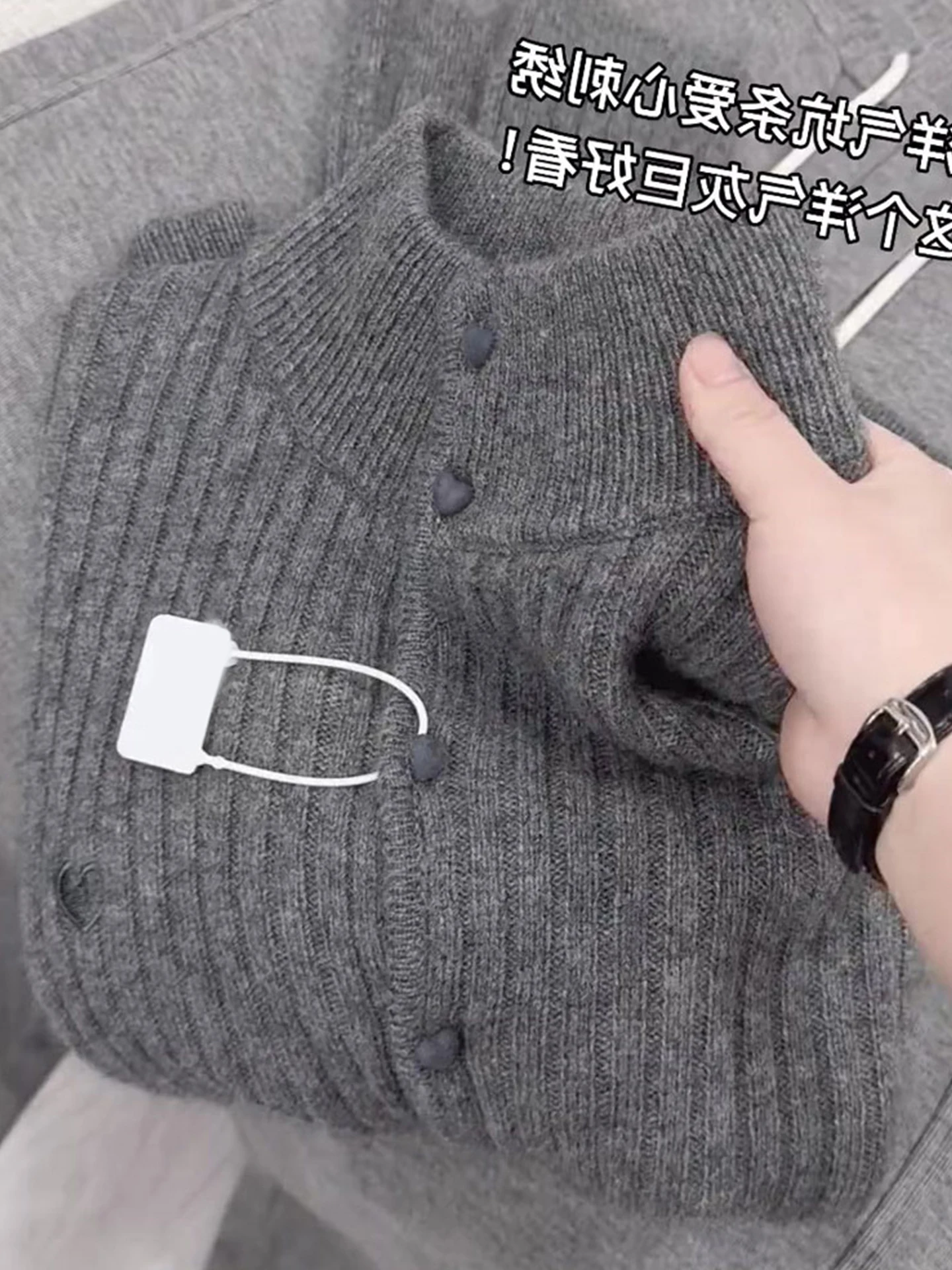 

Модный однотонный вязаный женский кардиган с длинными рукавами, элегантный дизайн, высококачественный, для повседневной носки, осенняя коллекция