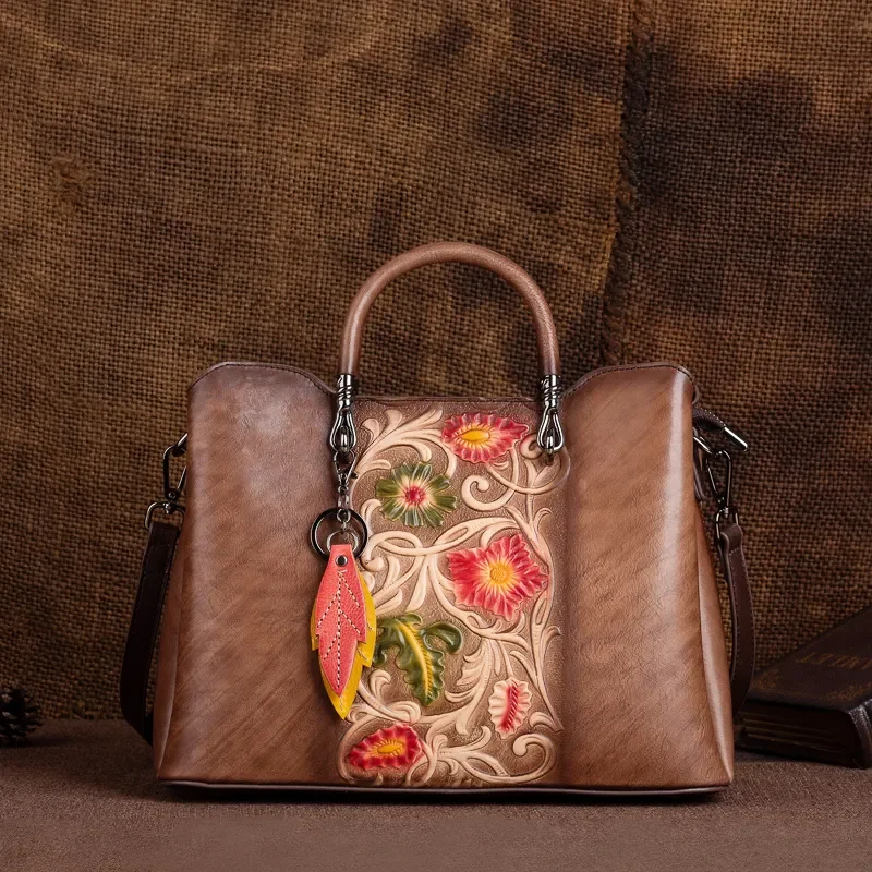 Women Vegetable Tanned Leather Handbag Retro First Layer Cowhide Messenger Bag Large Capacity Embossed Polished Simple Style