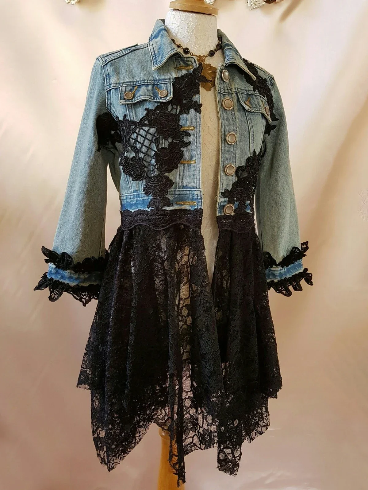 Fashion Women\'s Denim Jacket Button-Style Lace Lace Hook Flower Hollow Patchwork Irregular Hem Frayed Edge Hole Denim Jacket