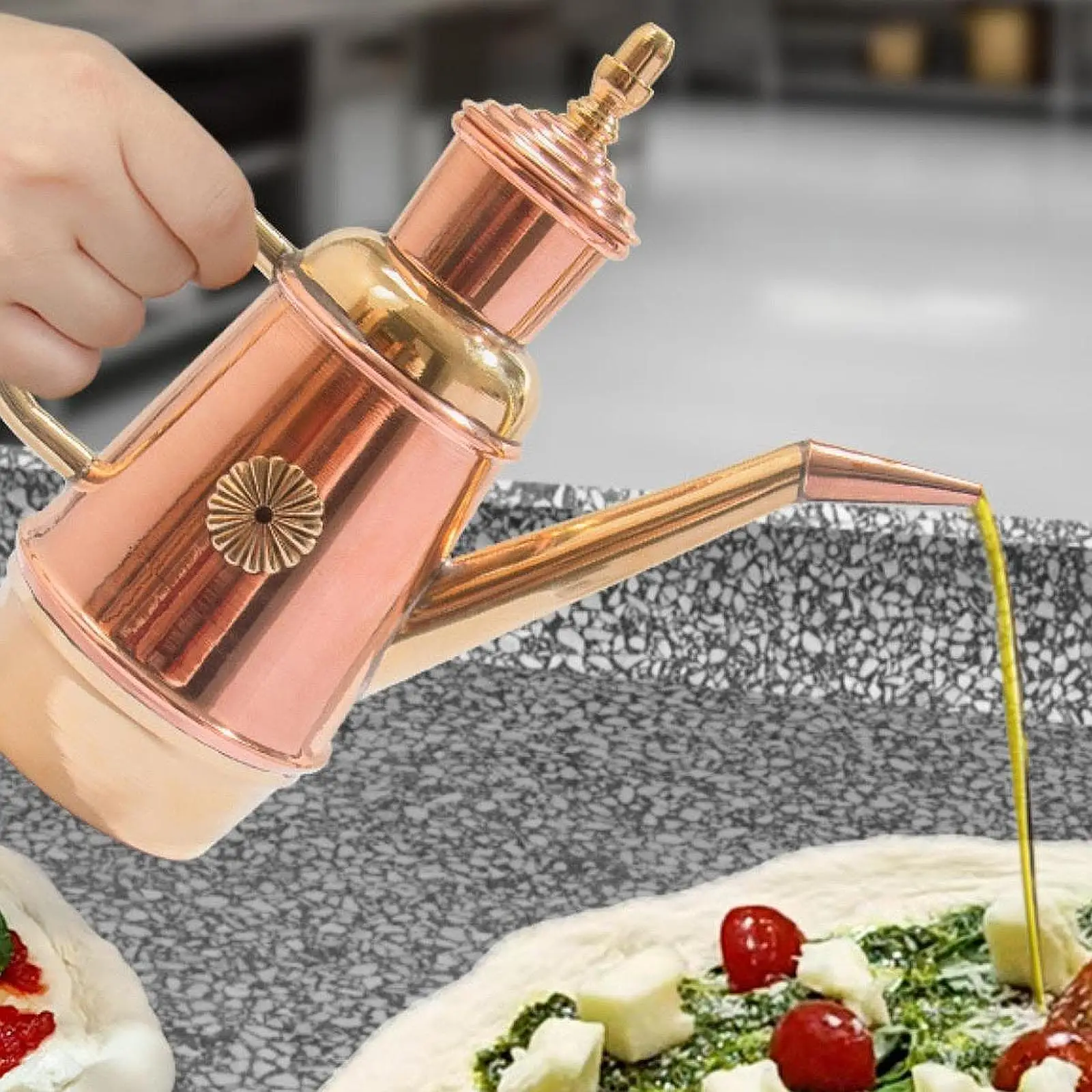 Copper Oil Dispenser 450ml Handcrafted Handmade Vintage Design Italian Oil Jug Pizza Oil Cruet for Restaurants Coffee Shops