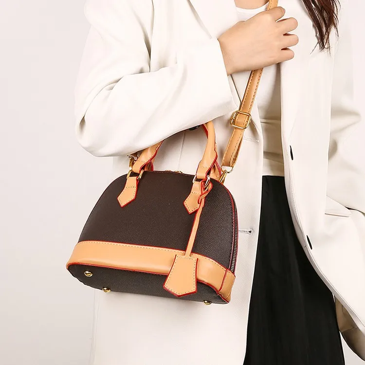 حقيبة أنيقة على شكل صدفة للنساء 2025 جديدة، محفظة كروس مونوغرام مع حزام قابل للتعديل، تصميم تشبه الجنية لجميع المناسبات