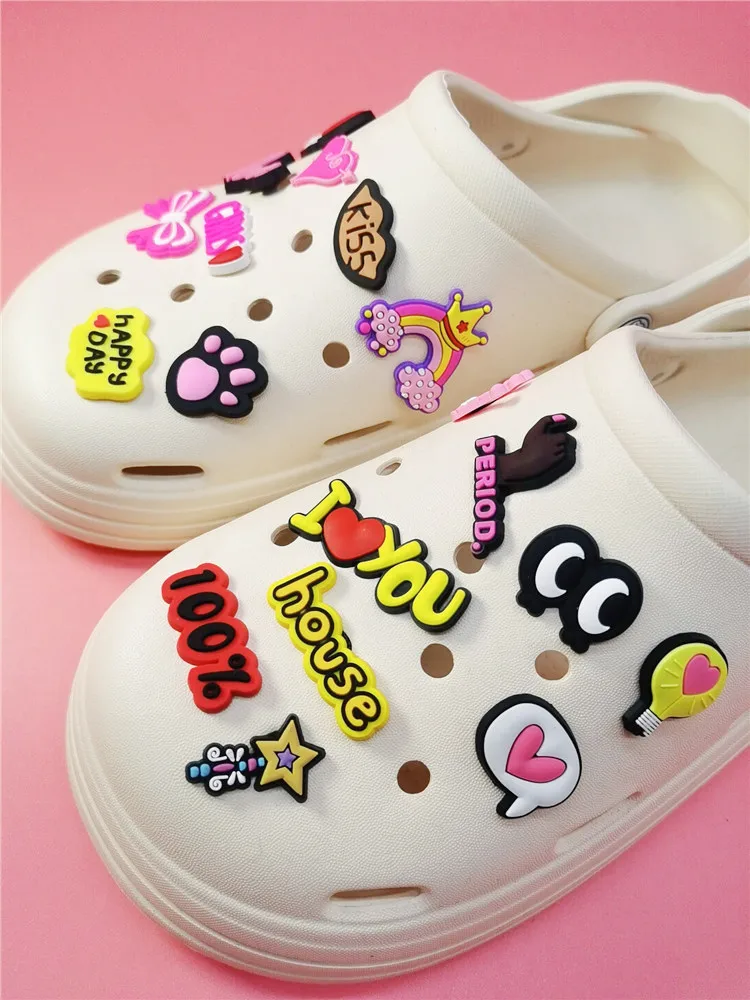 Nhiều Màu Sắc Tình Nhân Thái PVC Giày Charm Diy Giày Đồ Trang Trí Nguồn Gốc Gây Bít Khóa Trang Trí Nữ Croc Đồ Trang Trí Trẻ Em Đảng Quà Tặng