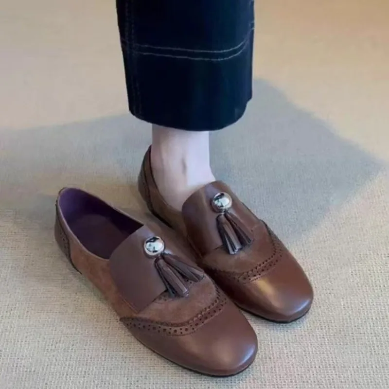 

Summer 2025 New British Style Tassel Block Carved Floral Flat Bottom Loafers Women's Versatile Color Matched Shoes