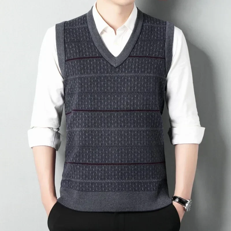 2024 Mens V-Neck Sleeveless Vest Classic Business Gentleman Knitwear Knitted Waistcoat Sweater