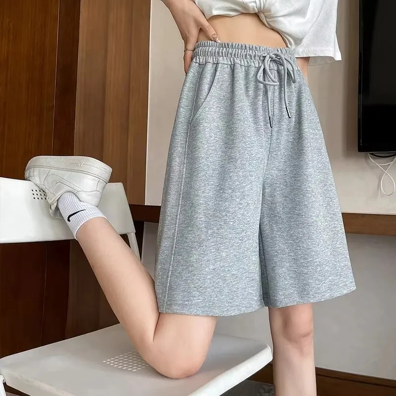 شورت رياضي قطني بلون سادة للنساء سروال رفيع بخمس نقاط للجري فضفاض واسع الساق مقاس كبير