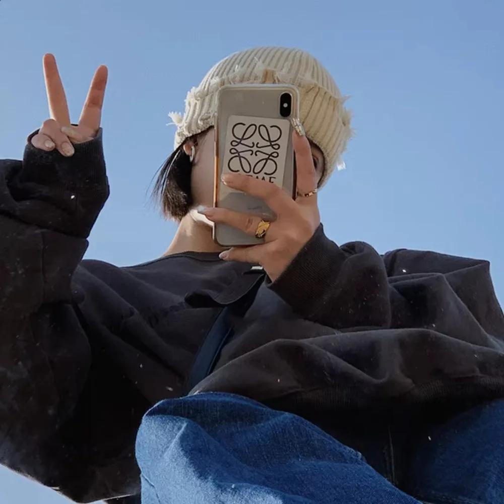 

Новая вязаная шапка с разбросанными отверстиями, однотонная теплая шапка с защитой ушей, утолщенная шапка с помпонами для женщин и мужчин