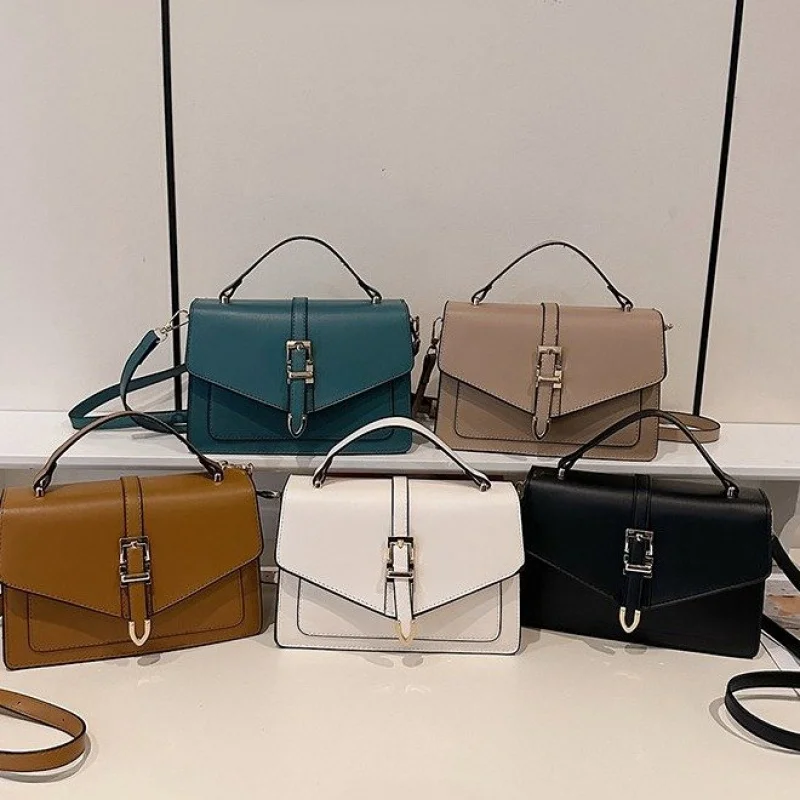 

Fashionable Trendy Design Large Capacity Shopper Bag For Women With Solid Color And Leather Material Elegant