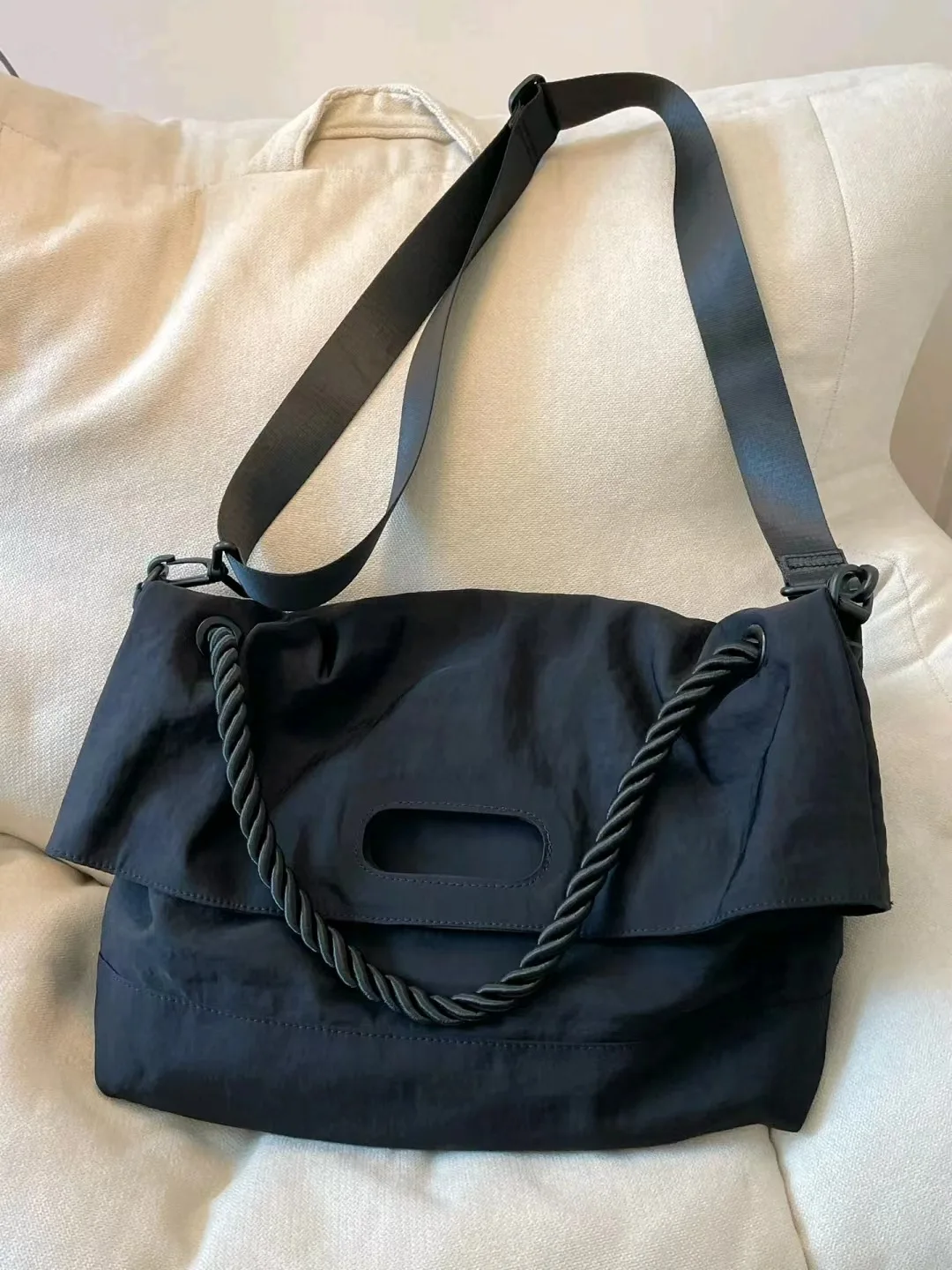 2023 New Fashionable Canvas Shoulder Bag for Women Ideal for Casual Shopping and Fitness In Black Color Handbag Large Capacity